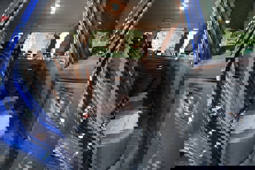 Used 2025 Nissan Rogue SV image 24