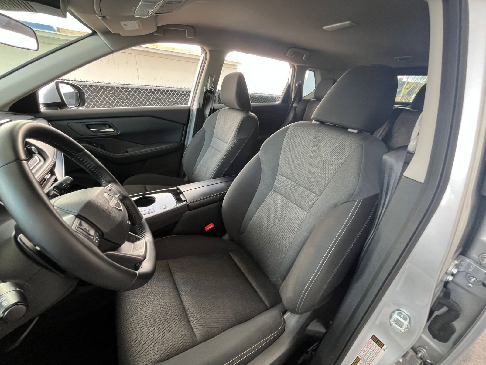 Used 2025 Nissan Rogue SV FWD image 38