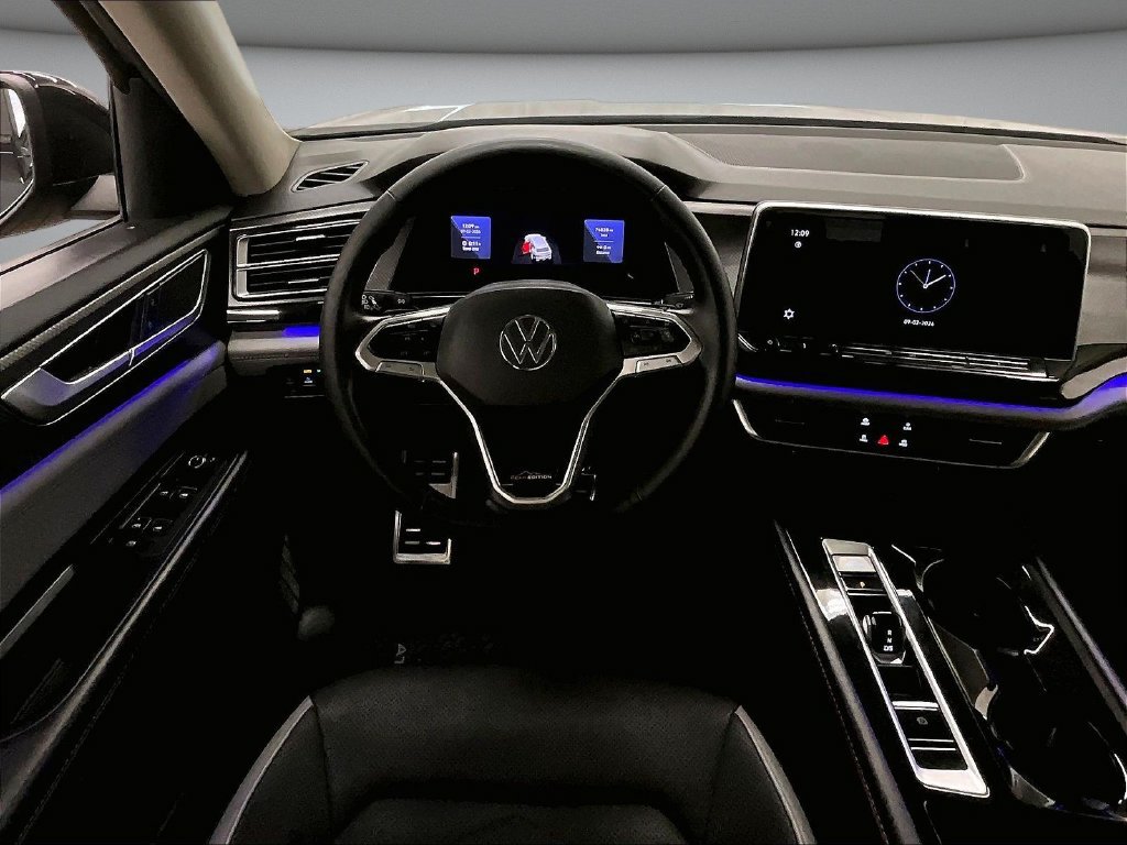 Used 2024 Volkswagen Atlas Peak Edition SE AWD/4WD image 8