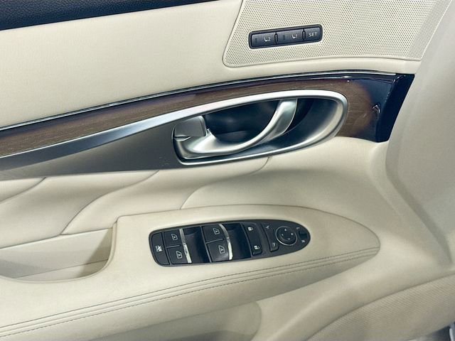 Used 2015 INFINITI Q70 L 3.7 w/ Deluxe Touring Package image 19