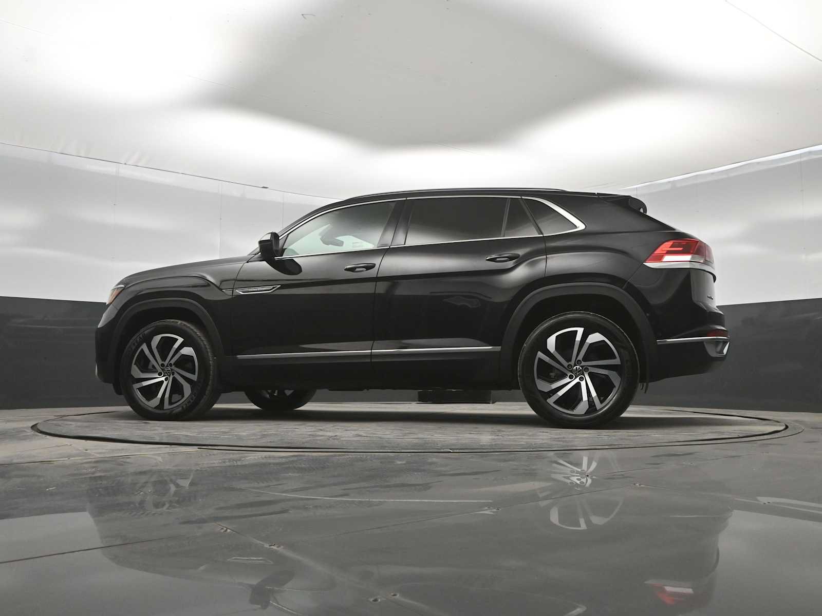 Used 2021 Volkswagen Atlas Cross Sport SEL Premium AWD/4WD image 35