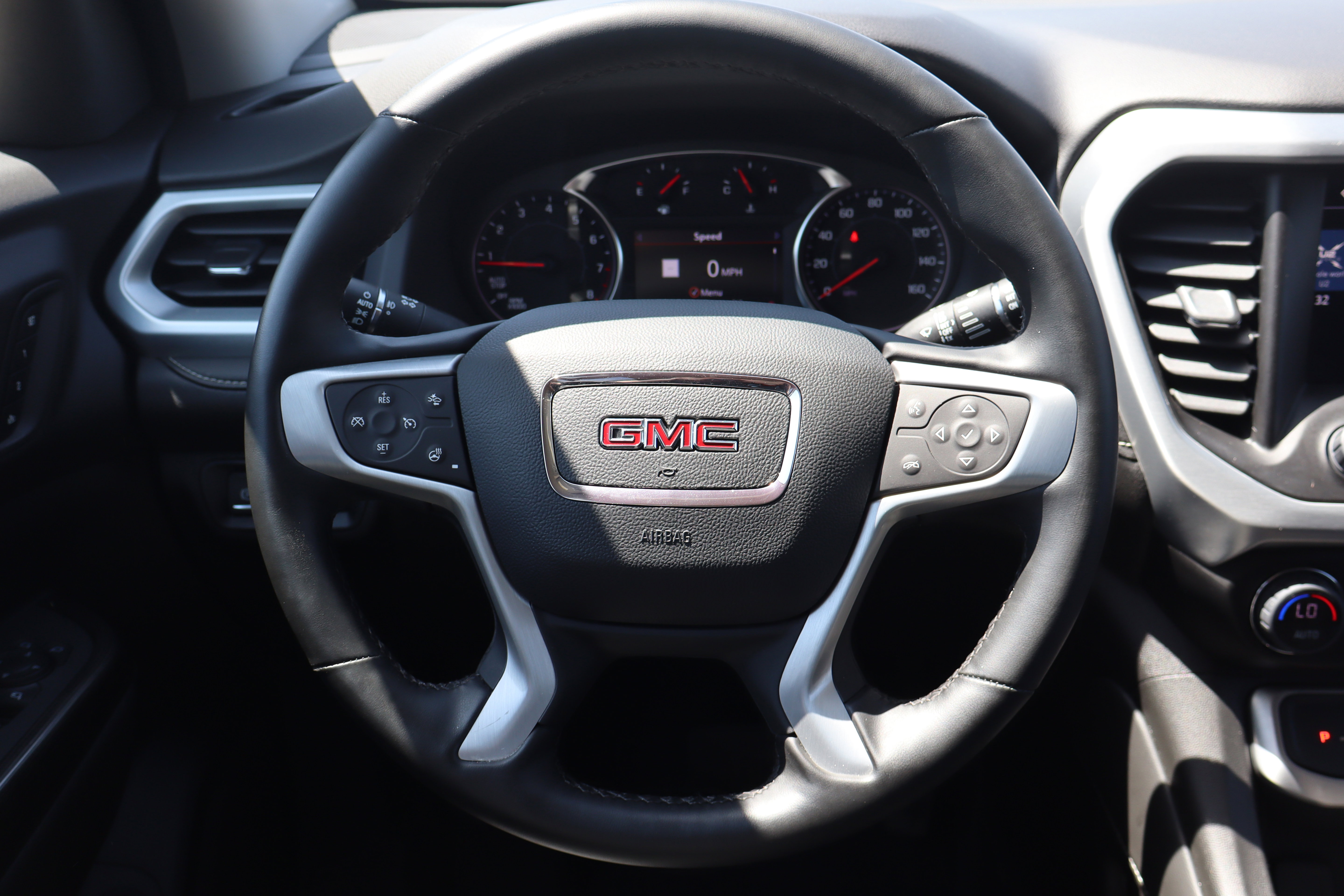 Used 2023 GMC Acadia SLT w/ Preferred Package AWD/4WD image 17