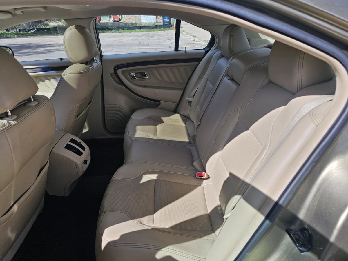 Used 2013 Ford Taurus Limited FWD image 26