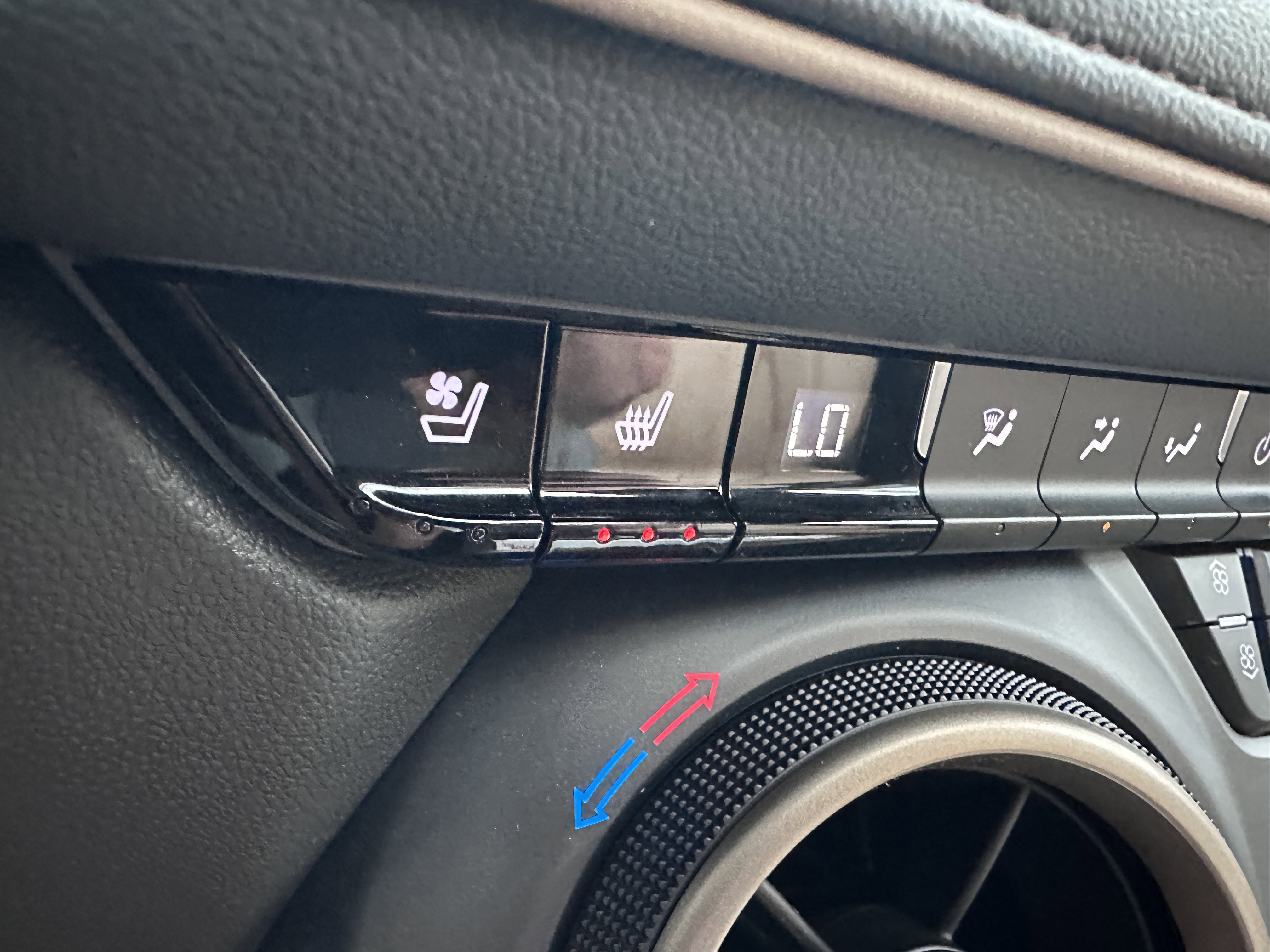 Used 2024 Chevrolet Blazer Premier w/ Driver Confidence II Package image 26