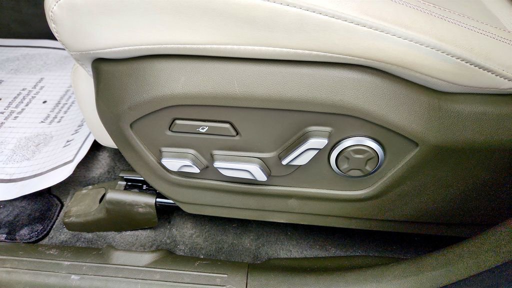 Used 2025 Hyundai Santa Fe Calligraphy image 12