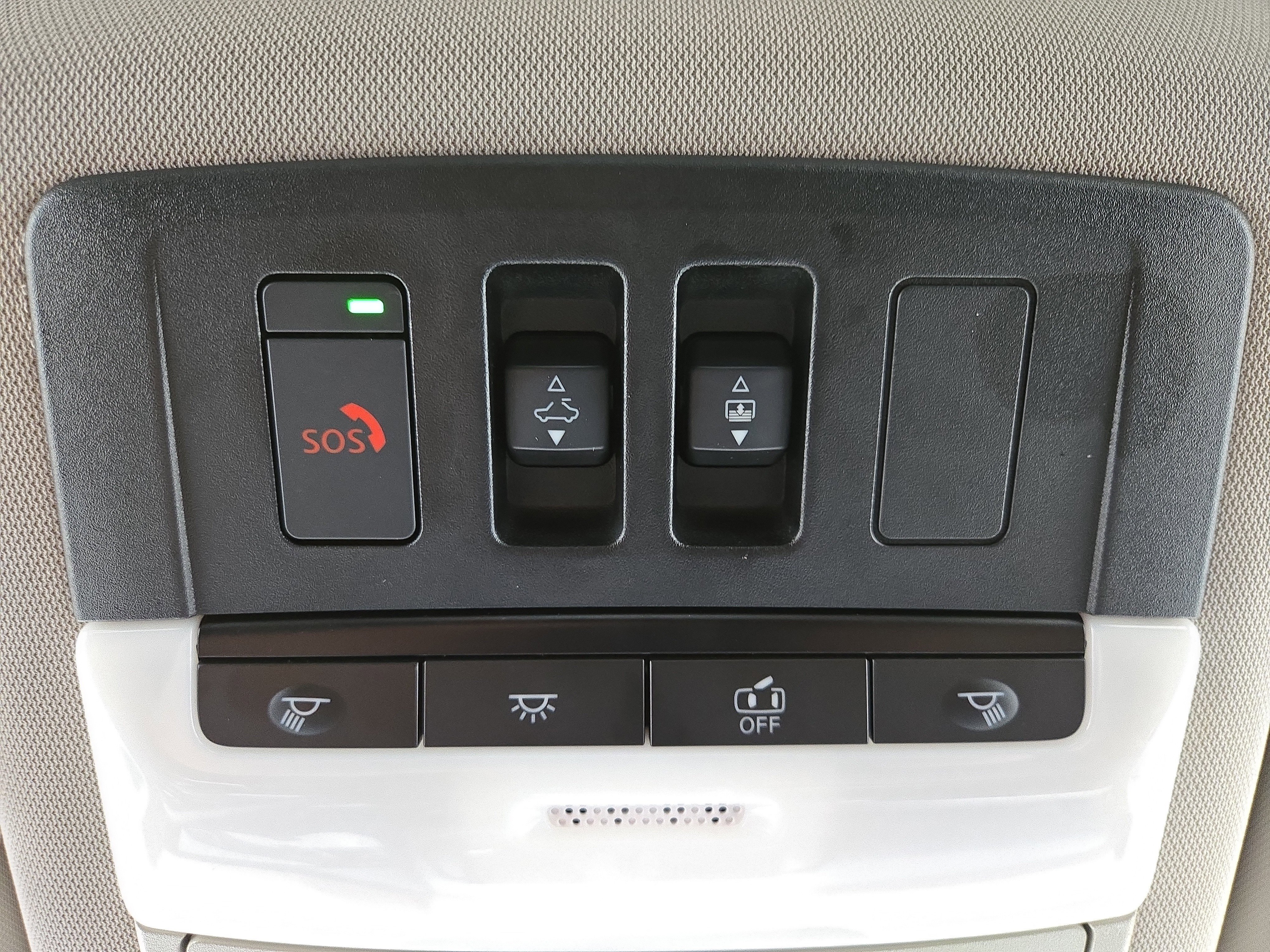 Used 2022 Nissan Rogue SV w/ SV Premium Package image 24