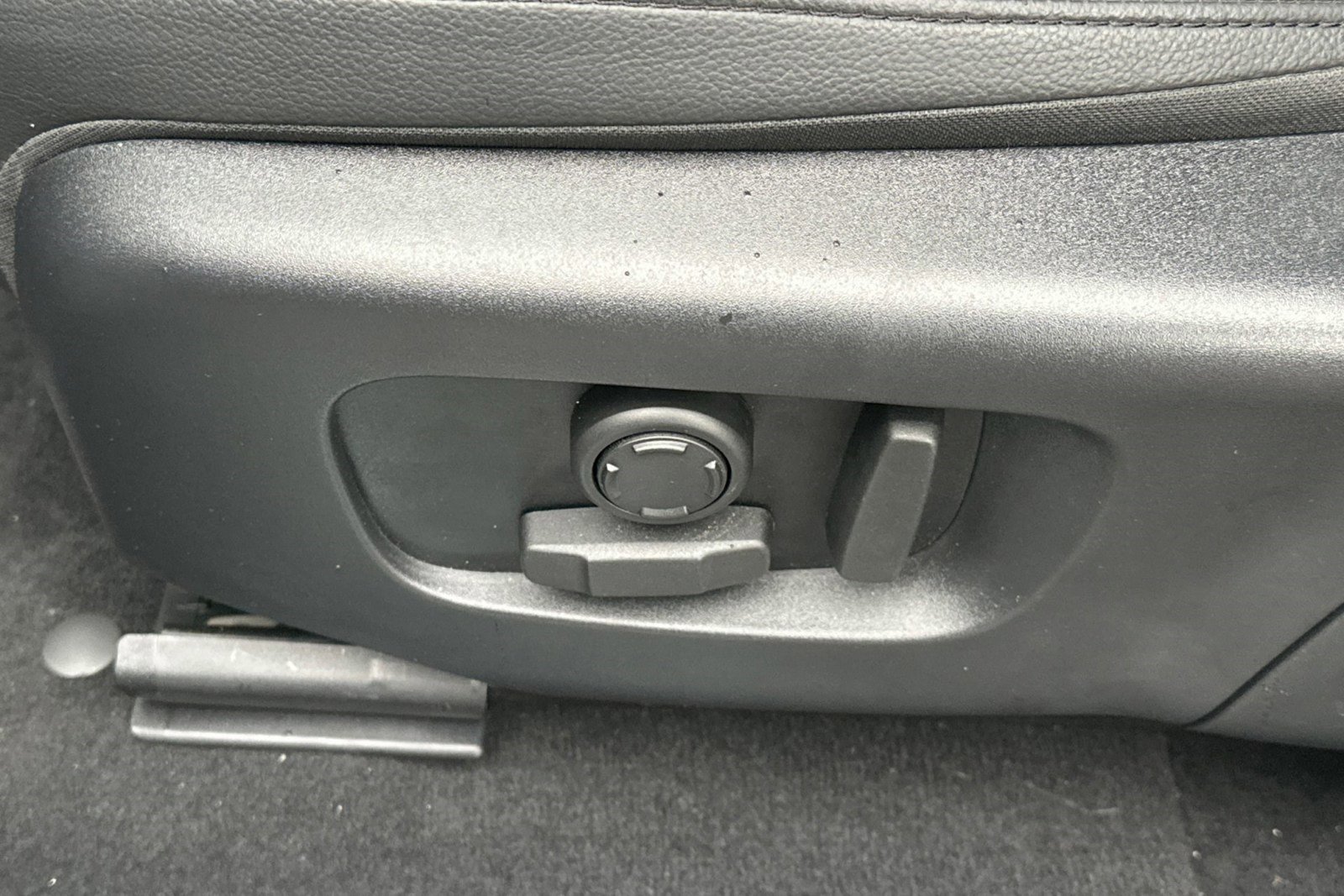 Certified 2025 Land Rover Range Rover Evoque Dynamic SE image 17