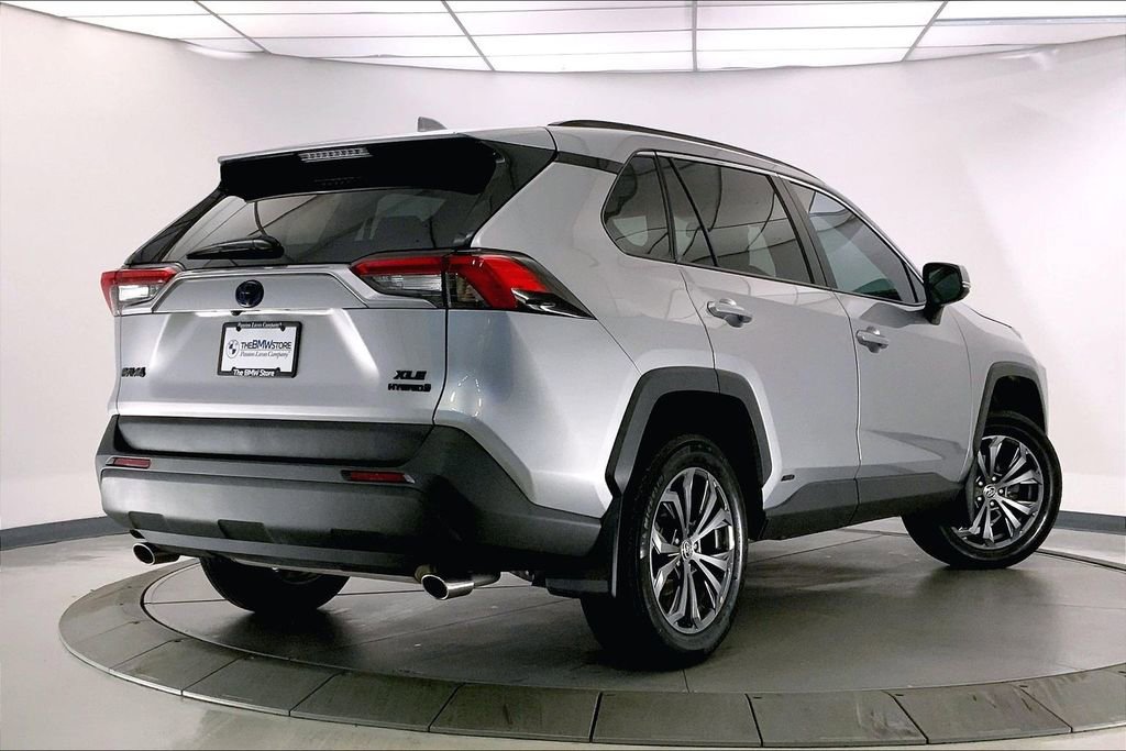 Used 2023 Toyota RAV4 XLE Premium image 12