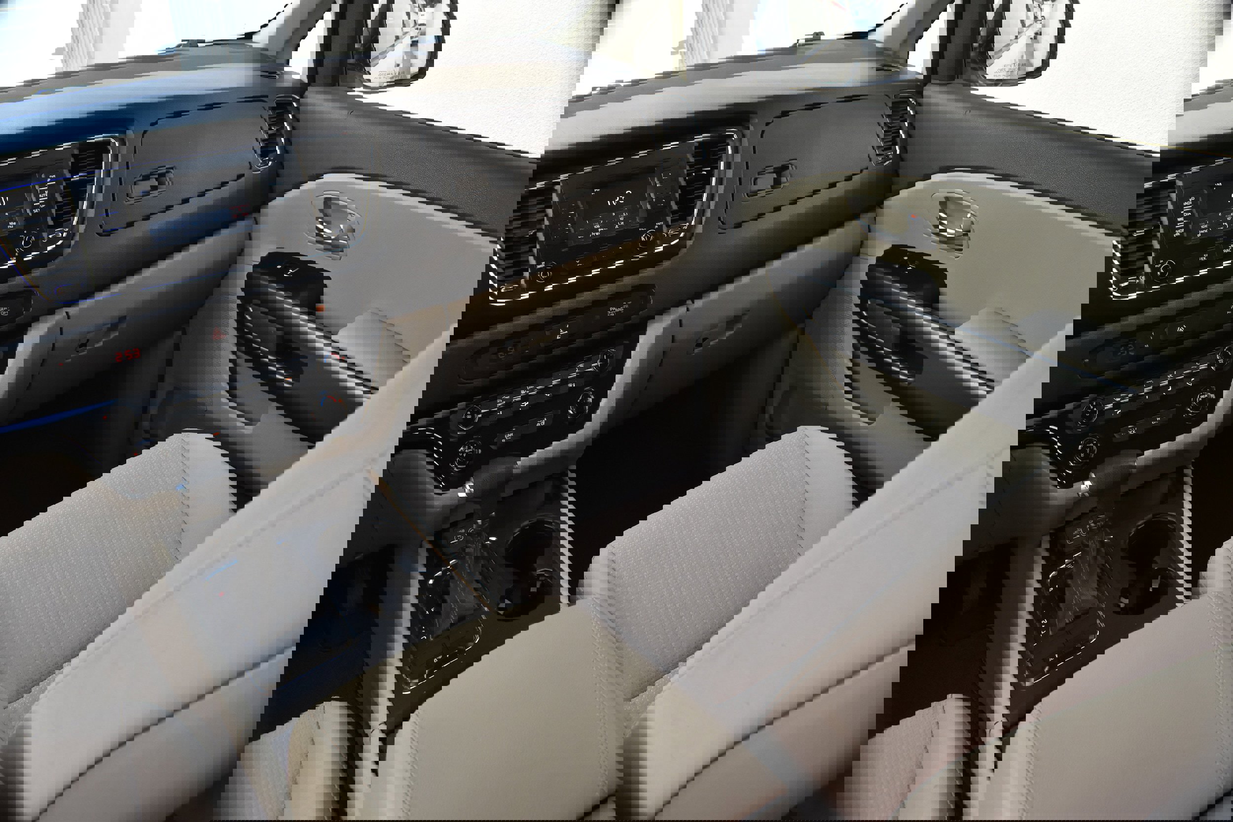 Used 2018 Kia Sedona L image 34