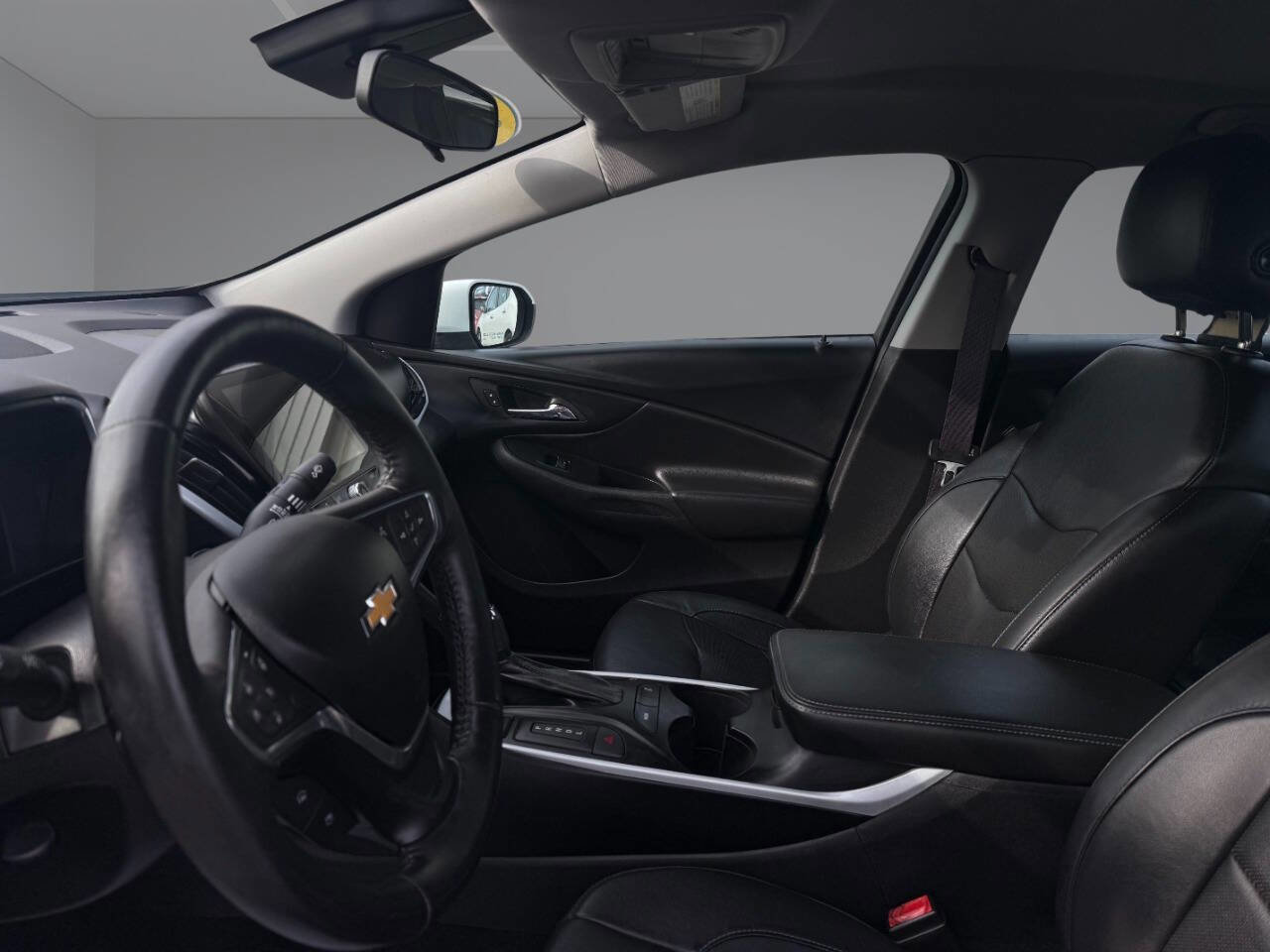 Used 2017 Chevrolet Volt LT w/ Comfort Package FWD image 14