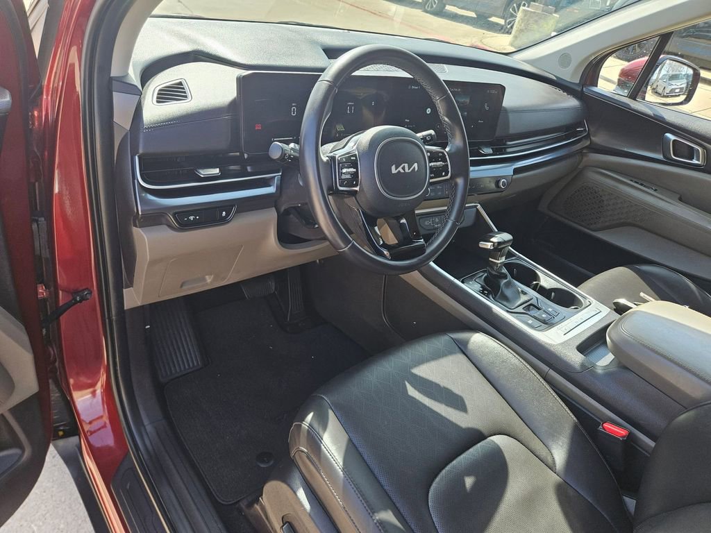 Used 2025 Kia Carnival image 13