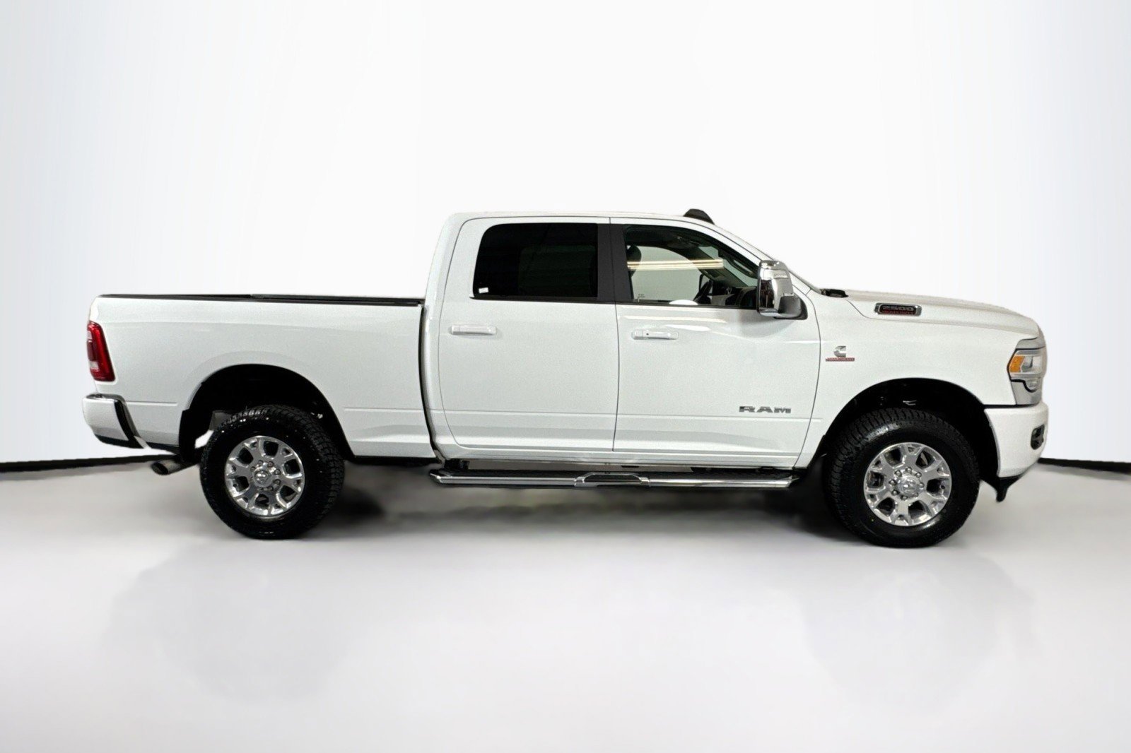 Used 2024 RAM 2500 Laramie AWD/4WD image 4