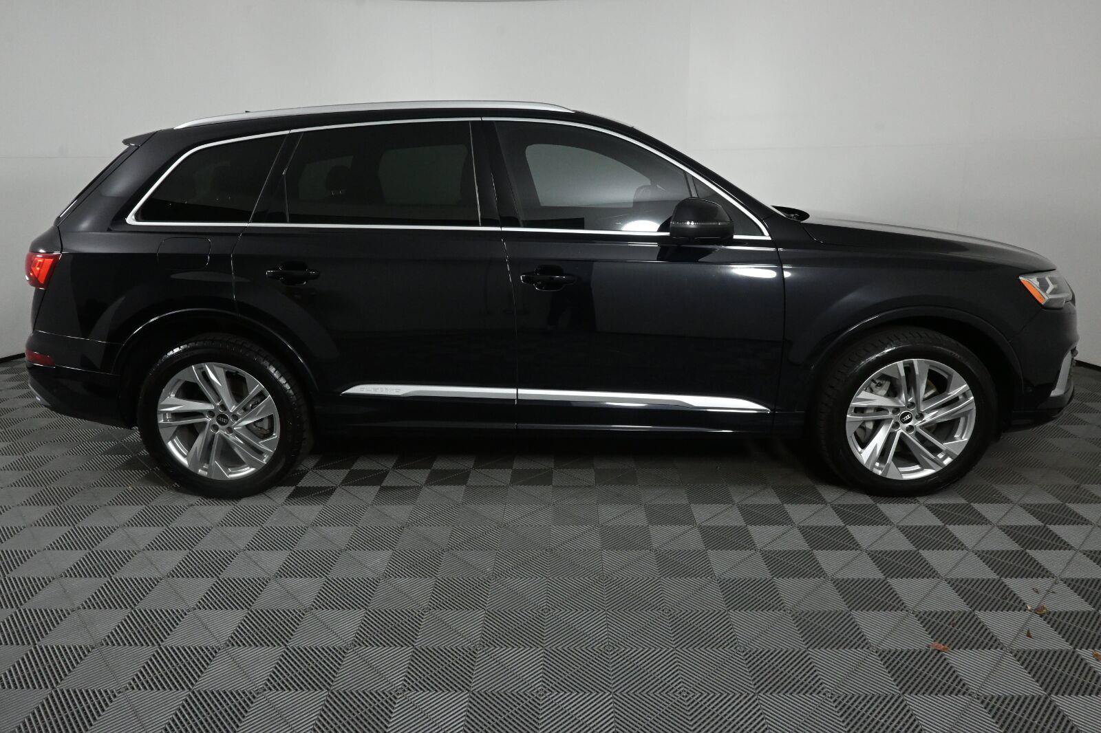 Used 2021 Audi Q7 3.0T Premium Plus w/ Premium Plus Package AWD/4WD image 24