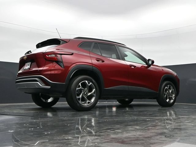 Used 2025 Chevrolet Trax LT FWD image 37