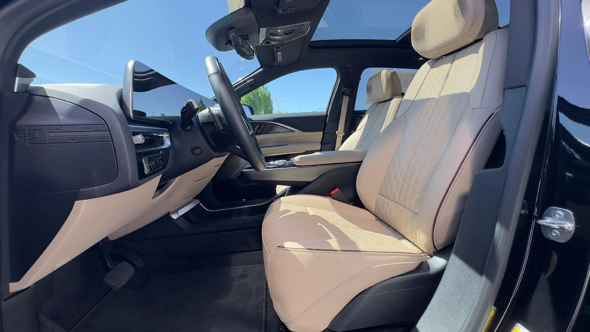 Certified 2024 Cadillac Lyriq Sport w/ Nappa Leather Package image 19