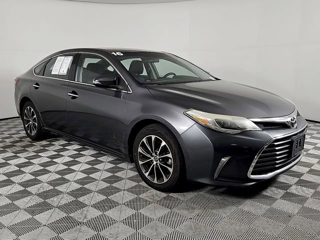 Used 2016 Toyota Avalon XLE image 3