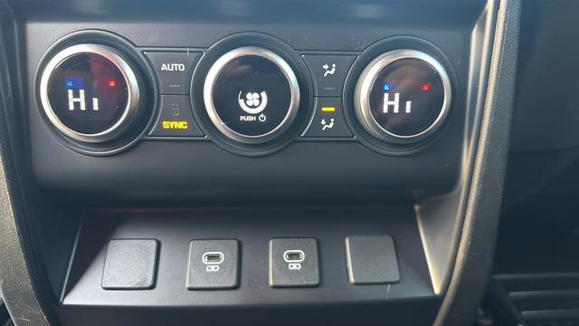 Used 2023 Land Rover Defender 130 SE image 21