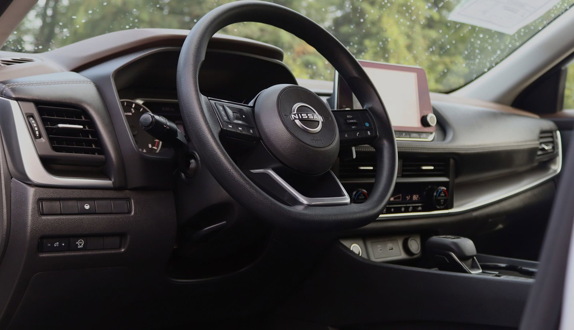 Used 2023 Nissan Rogue SV image 17