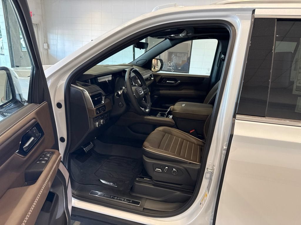 New 2026 GMC Yukon Denali Ultimate w/ LPO, Floor Liner Package AWD/4WD image 26