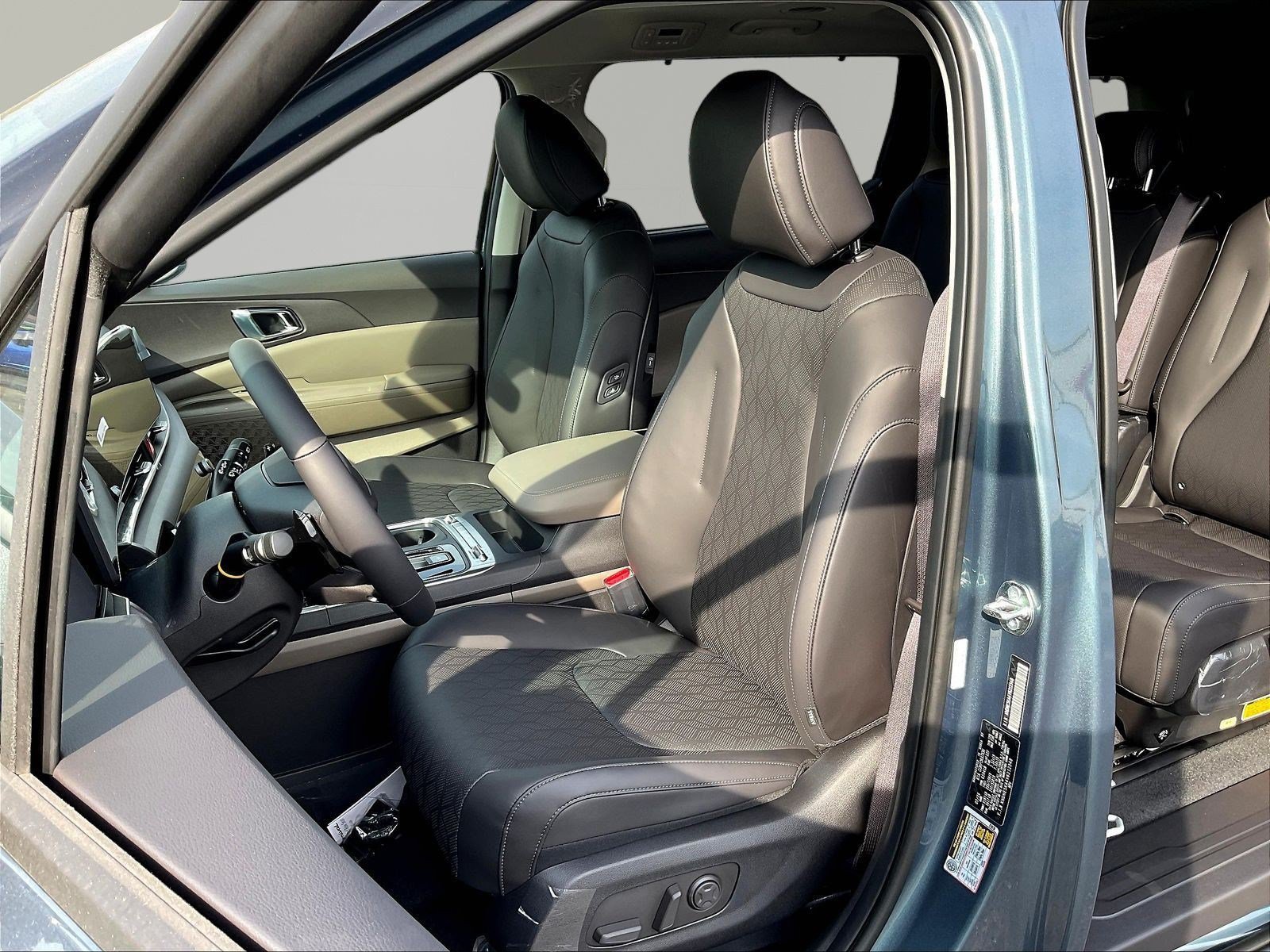 New 2027 Kia Carnival Hybrid FWD image 17