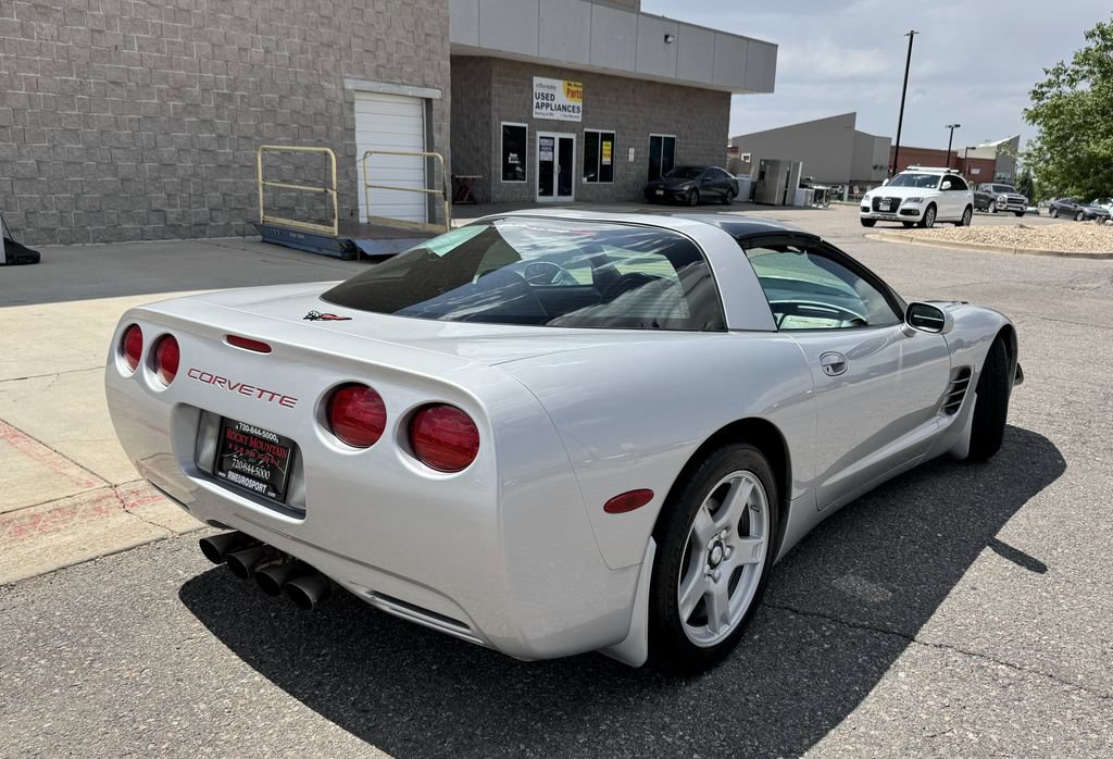 Used 1999 Chevrolet Corvette Coupe RWD image 8