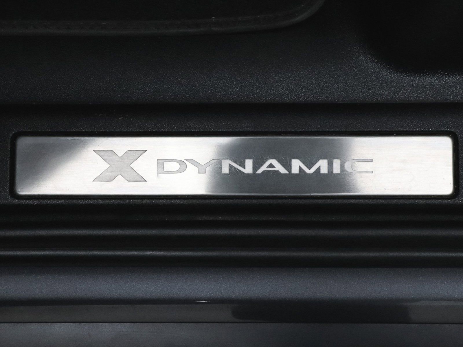 Used 2023 Land Rover Defender 130 X-Dynamic SE image 19