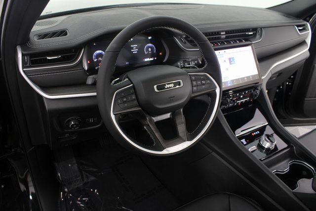 New 2025 Jeep Grand Cherokee Limited image 10