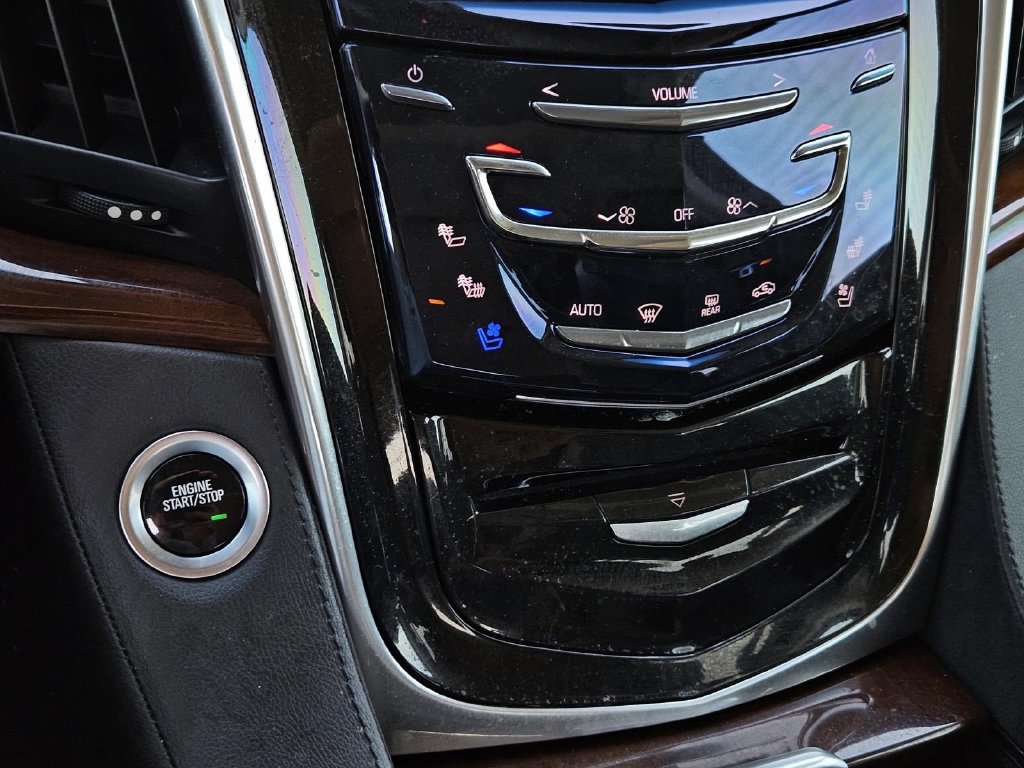Used 2020 Cadillac Escalade Luxury RWD image 24