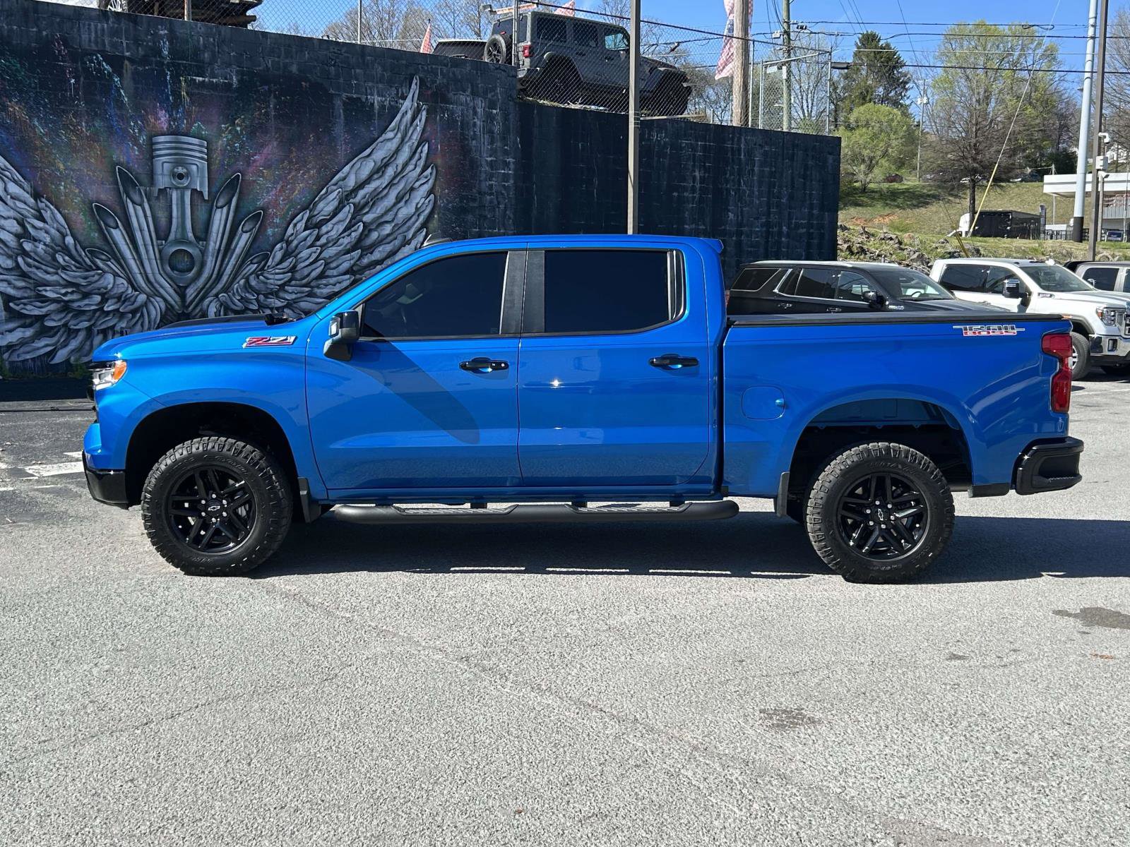 Used 2022 Chevrolet Silverado 1500 LT Trail Boss w/ LPO, Dark Essentials Package image 6