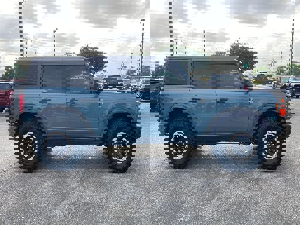 Used 2023 Ford Bronco Big Bend w/ Sasquatch Package image 4