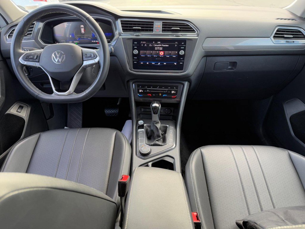 Used 2024 Volkswagen Tiguan SE image 11