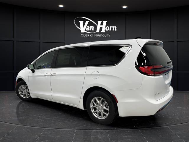 New 2026 Chrysler Pacifica Select image 3