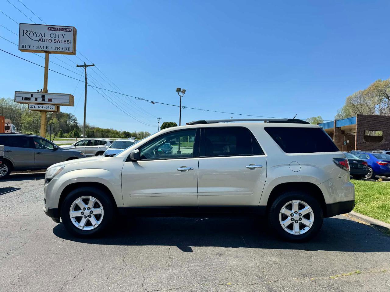 Used 2014 GMC Acadia SLE image 8