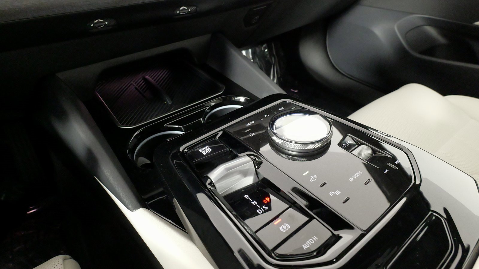 Used 2024 BMW 530i xDrive image 61