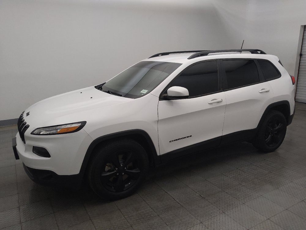 Used 2018 Jeep Cherokee Latitude w/ Altitude Package FWD image 2