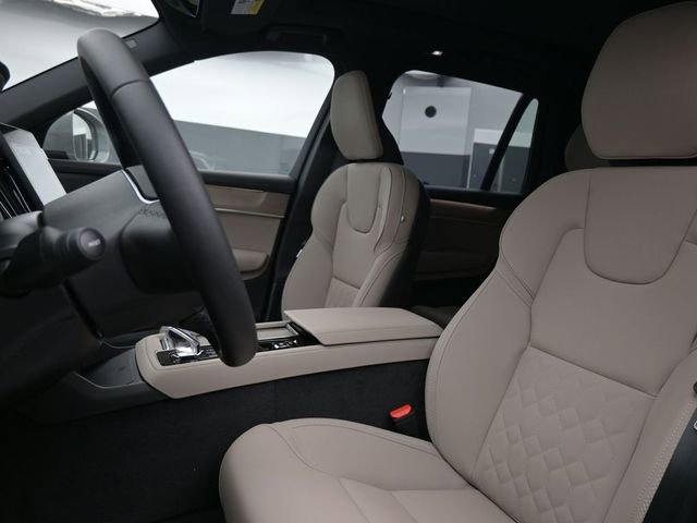 New 2026 Volvo XC90 B5 Plus w/ Protection Package Premier image 9