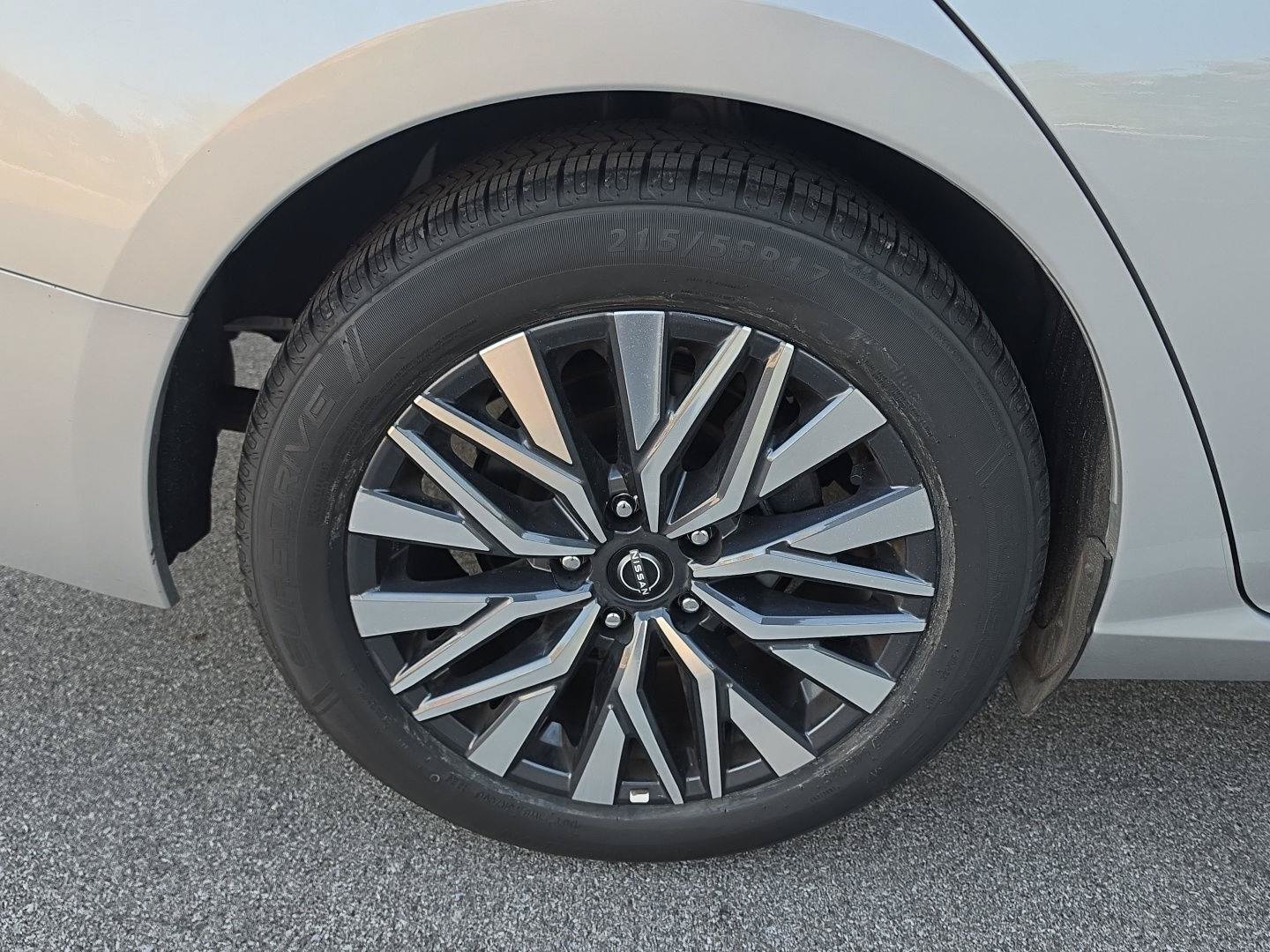 Used 2025 Nissan Altima 2.5 SV FWD image 13