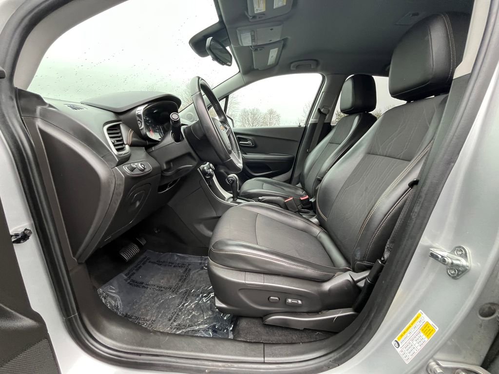 Used 2018 Chevrolet Trax LT w/ LT Convenience Package image 10
