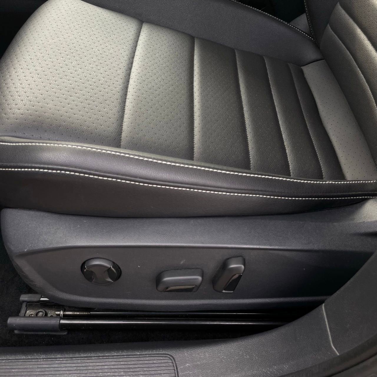 Used 2024 Volkswagen Jetta SE FWD image 23