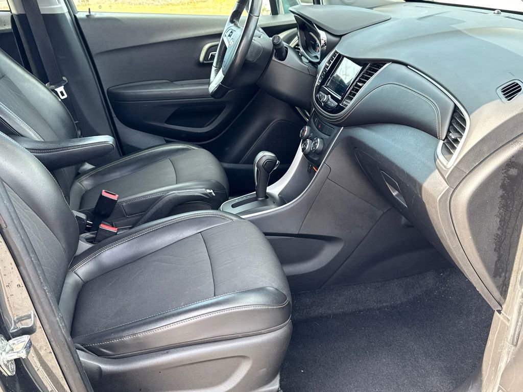 Used 2018 Chevrolet Trax LT w/ LT Convenience Package image 13
