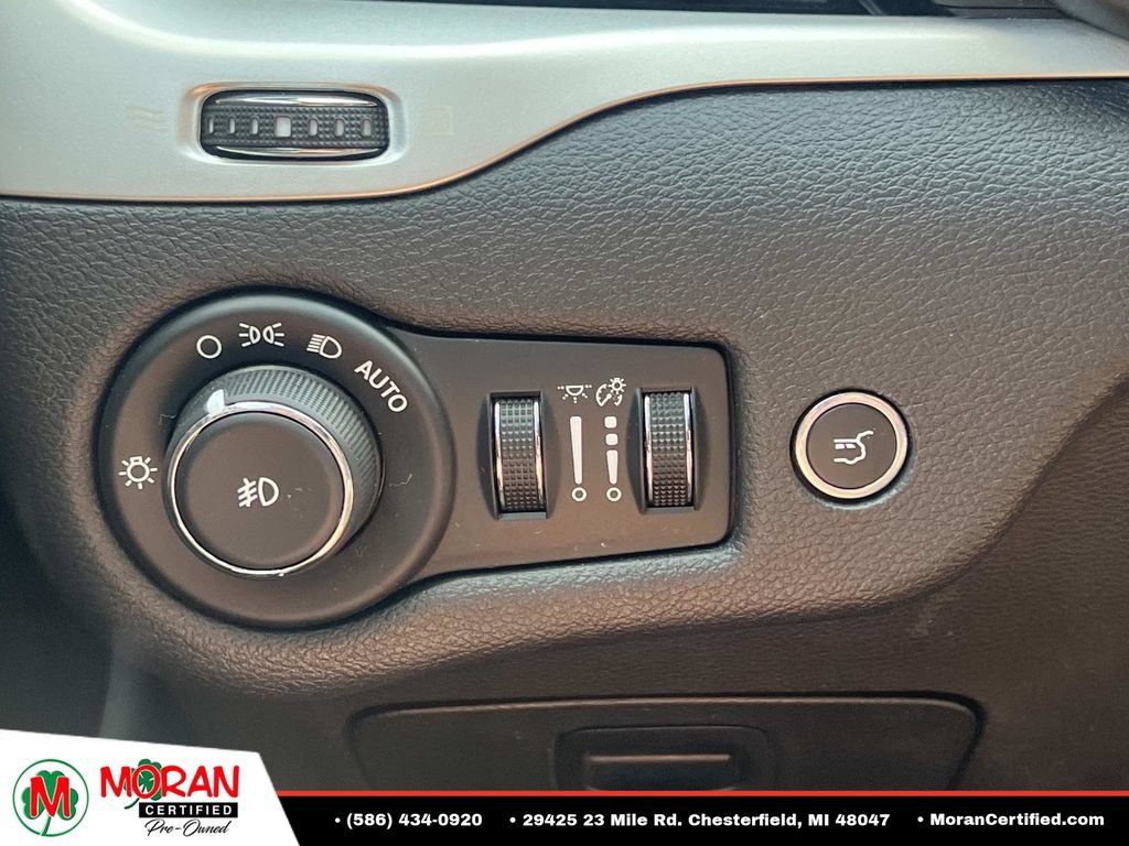 Used 2016 Jeep Cherokee Overland AWD/4WD image 25