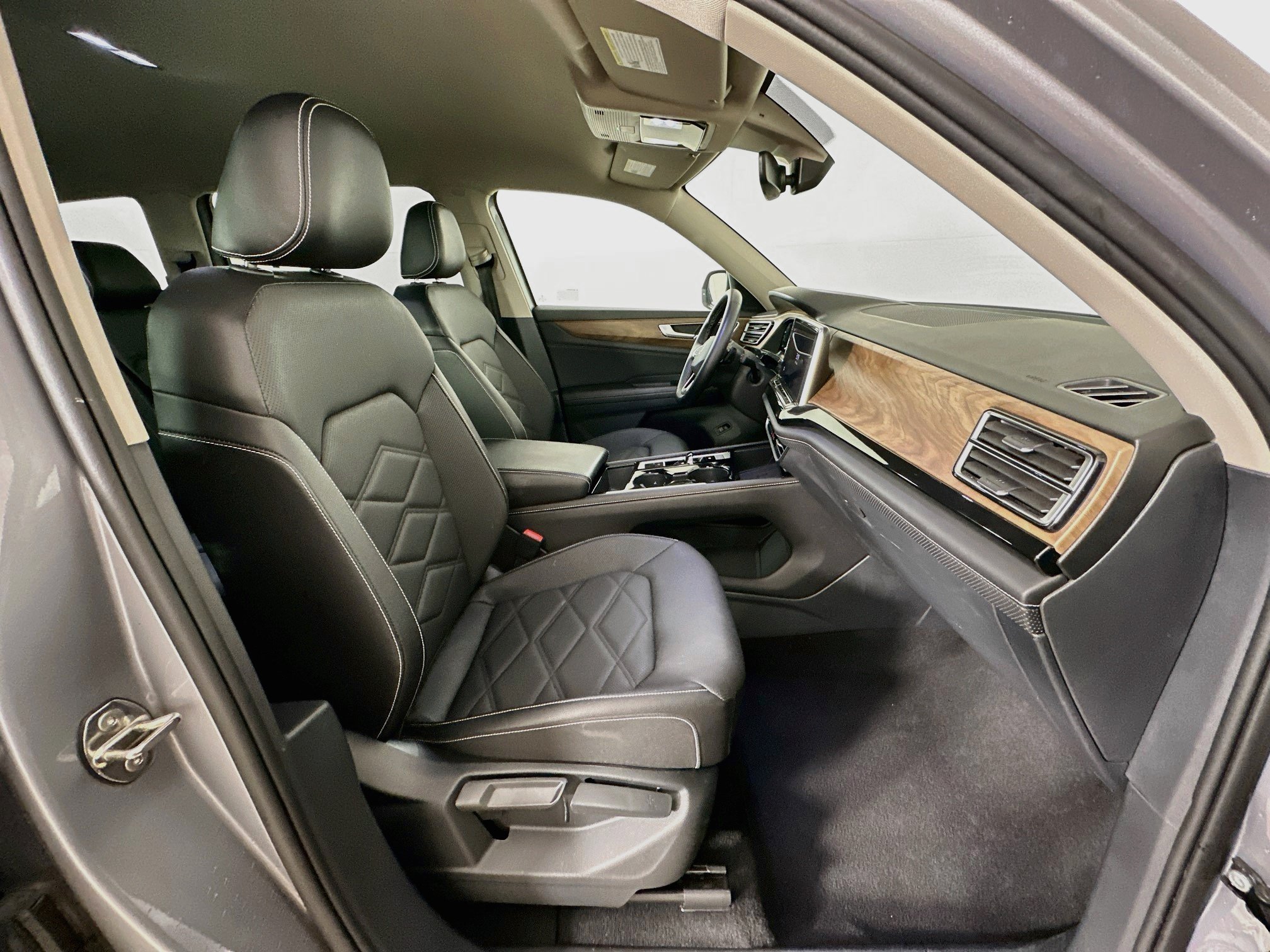 Used 2025 Volkswagen Atlas SE FWD image 34