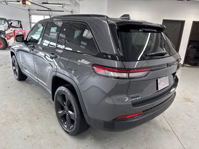 Used 2025 Jeep Grand Cherokee Limited w/ Black Appearance Package AWD/4WD image 8