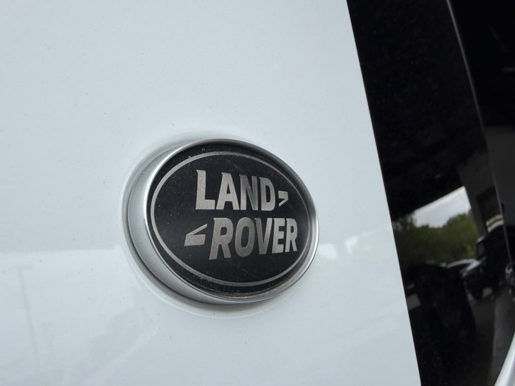 Used 2020 Land Rover Defender 110 SE AWD/4WD image 11
