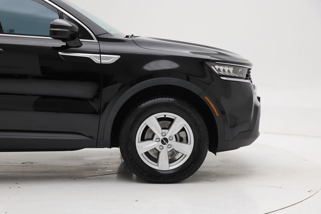 Used 2023 Kia Sorento LX AWD/4WD image 4