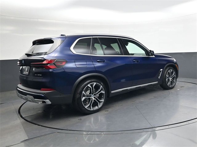 New 2026 BMW X5 xDrive50e image 4