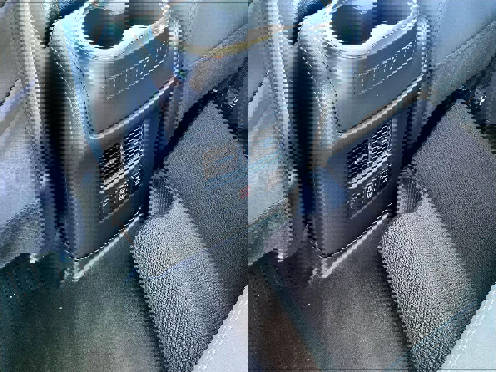 Used 2019 Nissan Titan SV w/ SV Convenience Package image 28