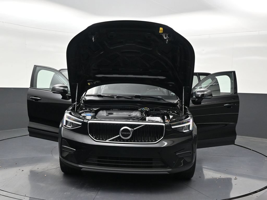 Used 2023 Volvo XC40 B4 Core FWD image 39