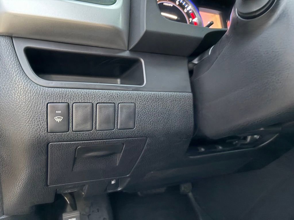 Used 2015 Toyota Highlander LE image 27