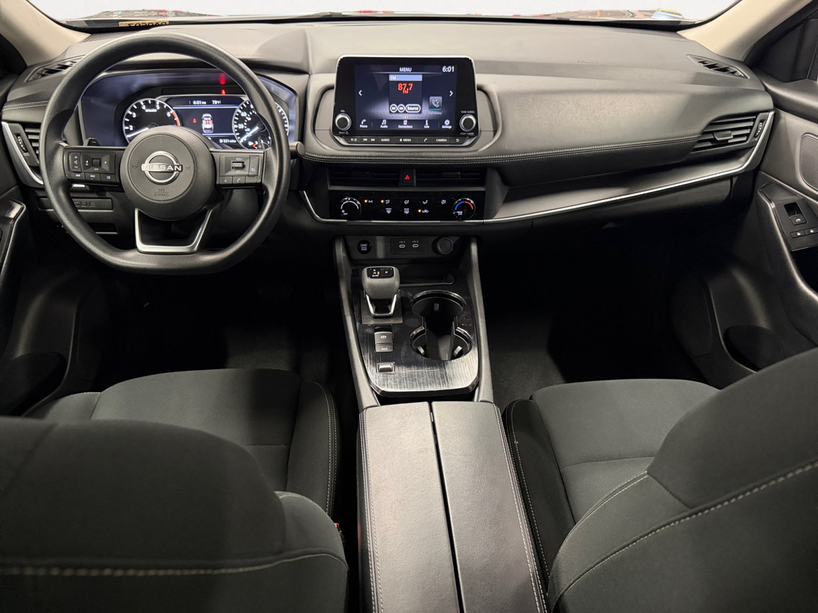 Used 2024 Nissan Rogue S FWD image 3